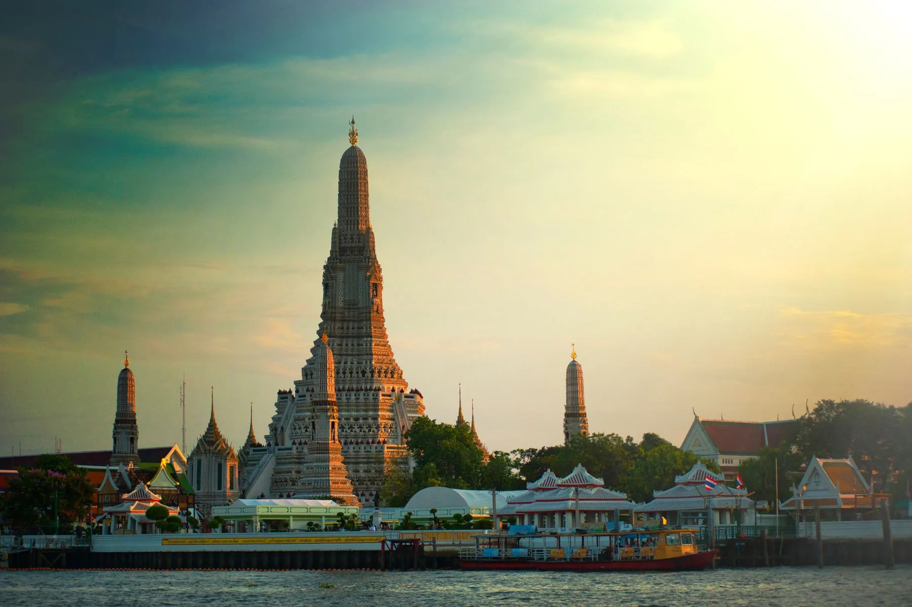 Wat Arun Temple of Dawn on the Chao Phraya River, Bangkok